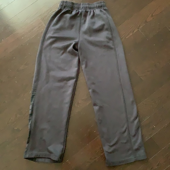 Boys Youth Puma Joggers Size M 10-12US - Picture 2 of 4